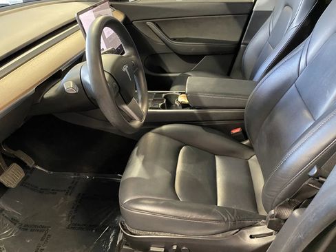 Used 2020 Tesla Model Y Long Range image 11