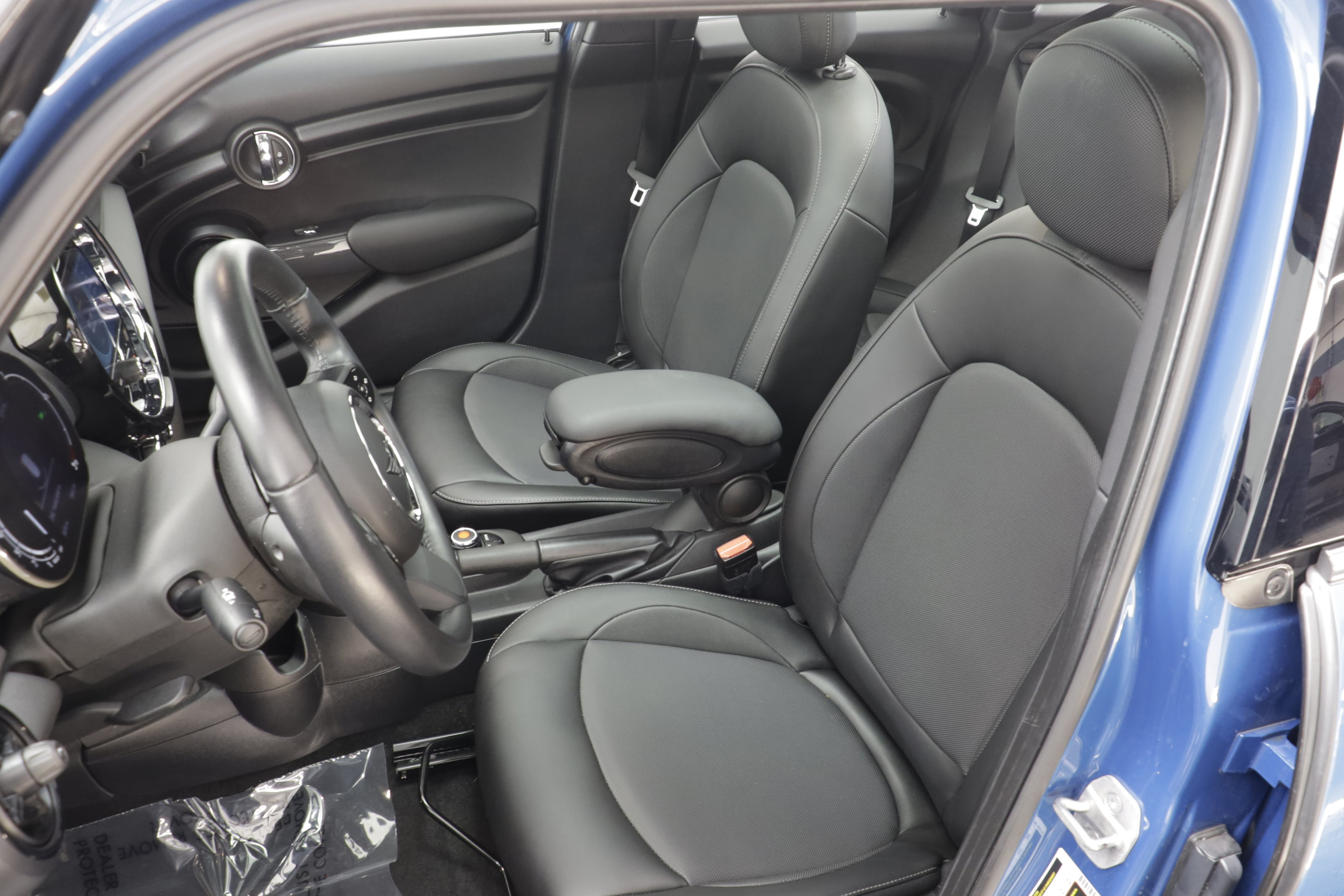 Used 2022 MINI Cooper 4-Door Hardtop FWD image 13