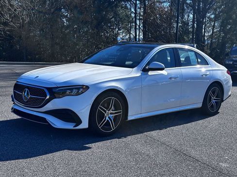 Used 2025 Mercedes-Benz E 350 4MATIC Sedan image 5