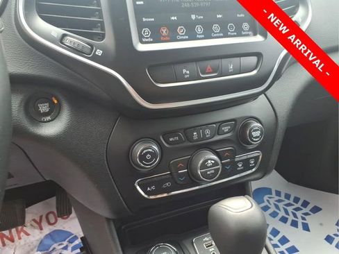 Used 2021 Jeep Cherokee Latitude Lux 80th Anniv w/ Quick Order Package 26U 80TH image 18