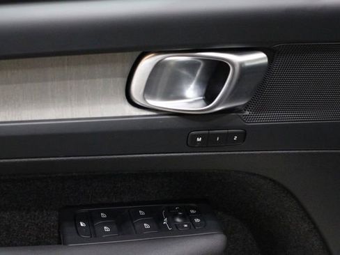 Used 2025 Volvo XC40 B5 Plus image 19