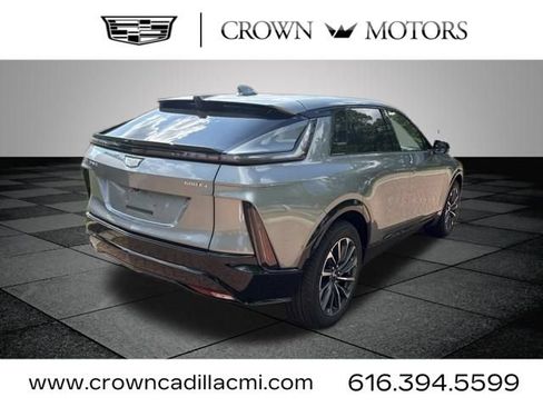 New 2026 Cadillac Lyriq Sport w/ LPO, Floor Liner Package AWD/4WD image 10