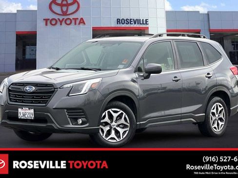 Used 2024 Subaru Forester Premium image 1