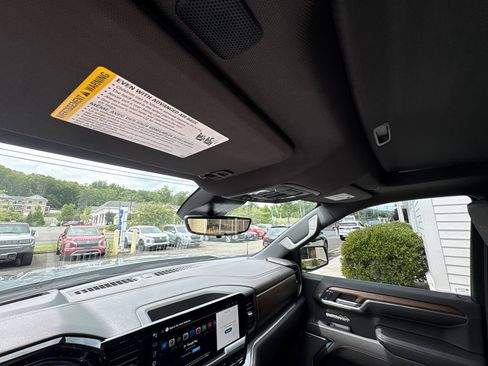 Used 2023 Chevrolet Silverado 1500 High Country w/ Technology Package AWD/4WD image 32