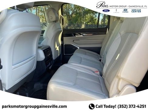 Used 2022 Jeep Wagoneer Series II image 12