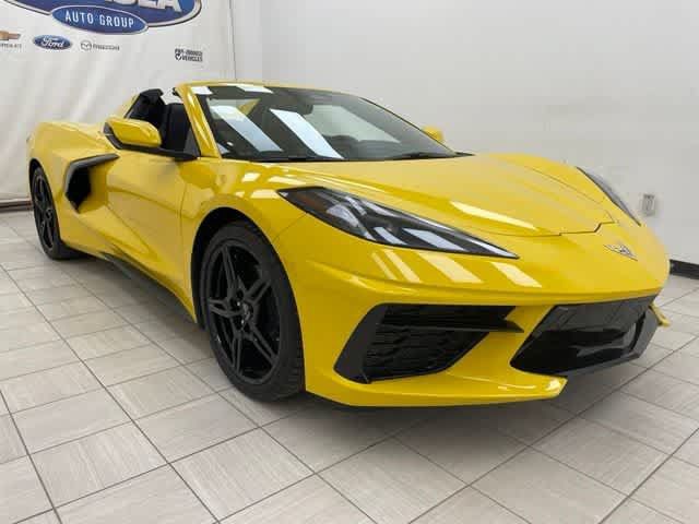 Used 2025 Chevrolet Corvette Stingray Convertible w/ 1LT RWD image 2