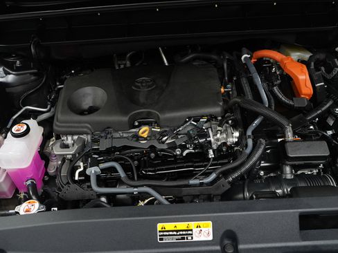 Used 2024 Toyota Highlander XLE image 25