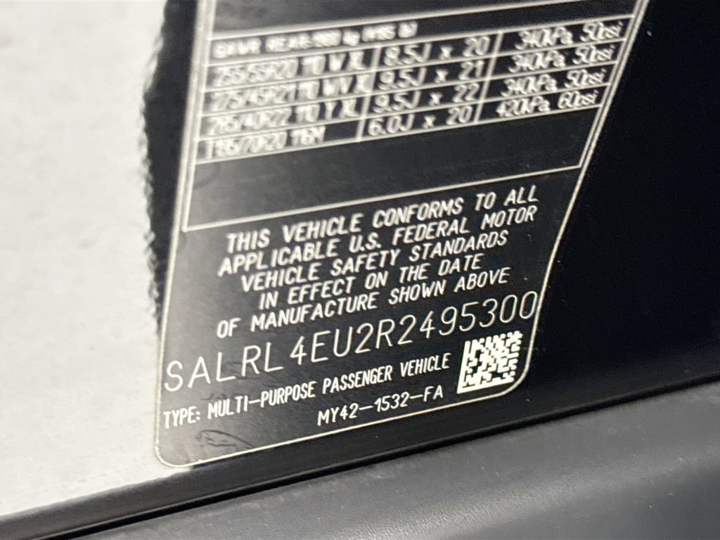 Used 2024 Land Rover Discovery Dynamic SE AWD/4WD image 35