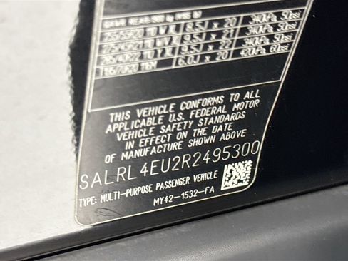Used 2024 Land Rover Discovery Dynamic SE AWD/4WD image 35
