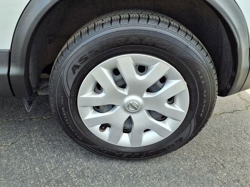 Used 2018 Nissan Rogue Sport S image 19