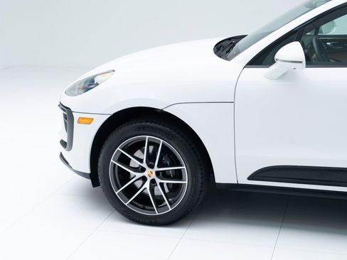 Certified 2025 Porsche Macan image 11
