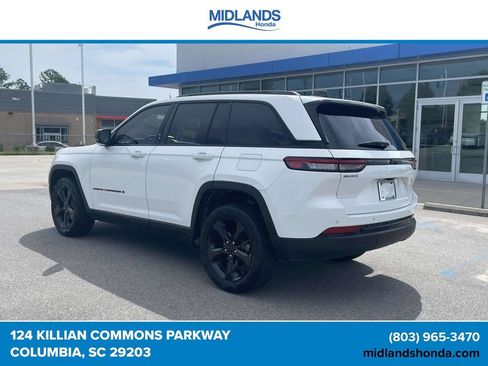 Used 2023 Jeep Grand Cherokee Altitude RWD image 4