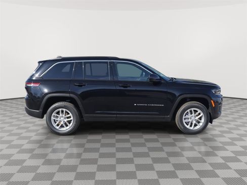 New 2026 Jeep Grand Cherokee Laredo X AWD/4WD image 4