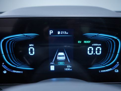 Used 2025 Kia Niro SX Touring image 22