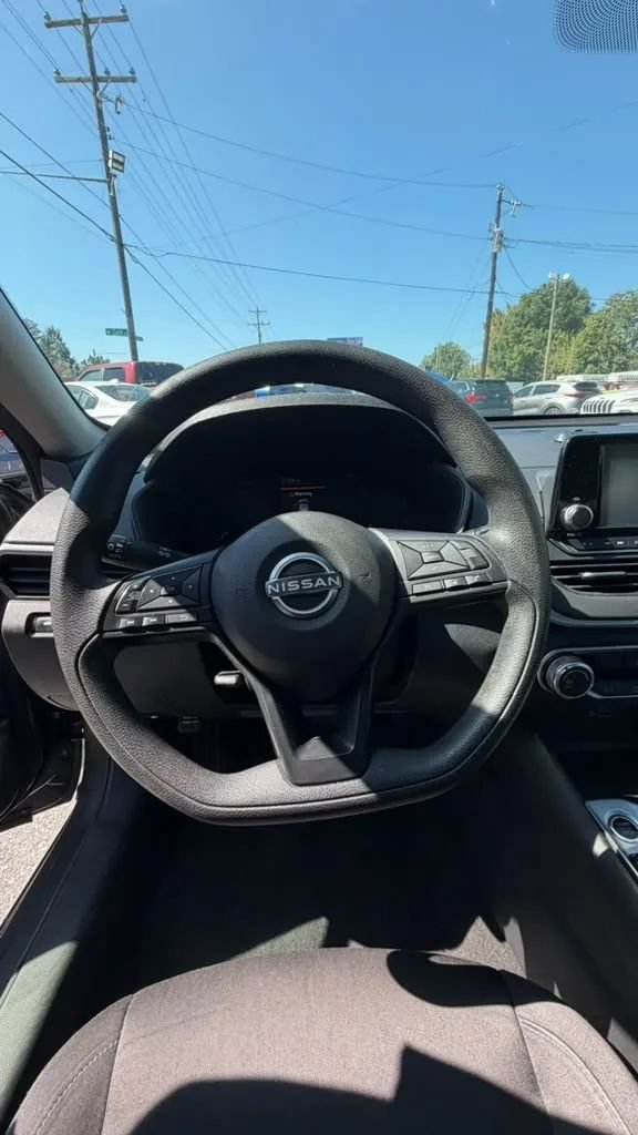 Used 2023 Nissan Altima 2.5 S FWD image 10