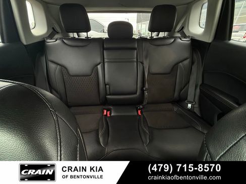 Used 2018 Jeep Compass Latitude w/ Popular Equipment Group FWD image 30