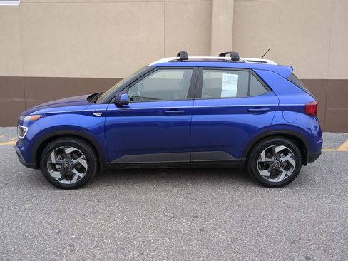 Certified 2023 Hyundai Venue Limited image 7