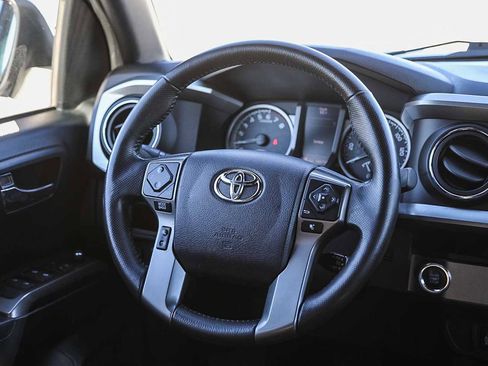 Used 2017 Toyota Tacoma Limited image 15