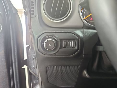 Used 2018 Jeep Wrangler Unlimited Sport S AWD/4WD image 30