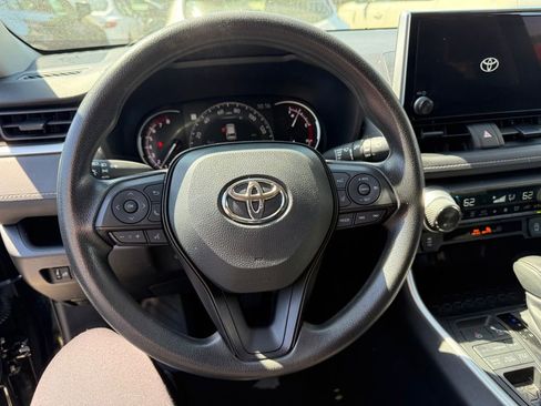 Used 2025 Toyota RAV4 XLE AWD/4WD image 9