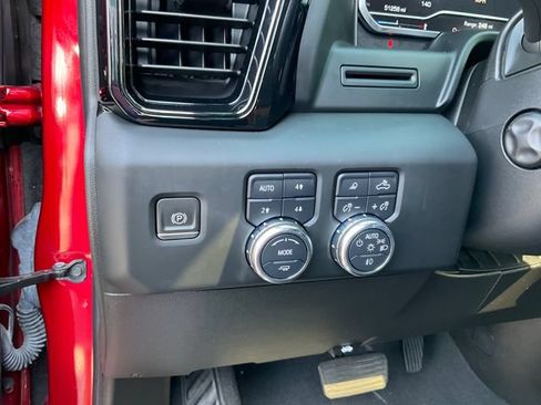 Used 2023 GMC Sierra 1500 AT4 w/ AT4 Premium Package AWD/4WD image 10
