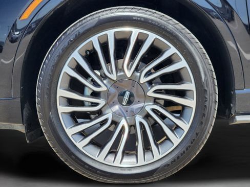 Used 2022 Lincoln Corsair Standard w/ Premium Package image 11