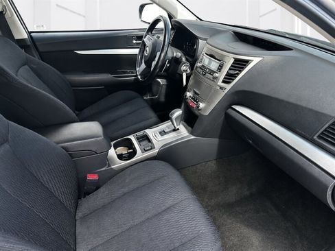 Used 2011 Subaru Outback 2.5i Premium w/ All-Weather Pkg AWD/4WD image 9