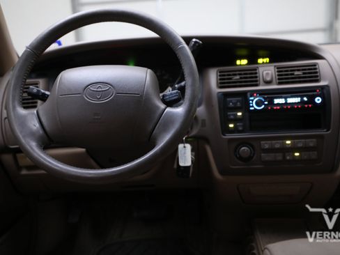 Used 1997 Toyota Avalon XL image 8