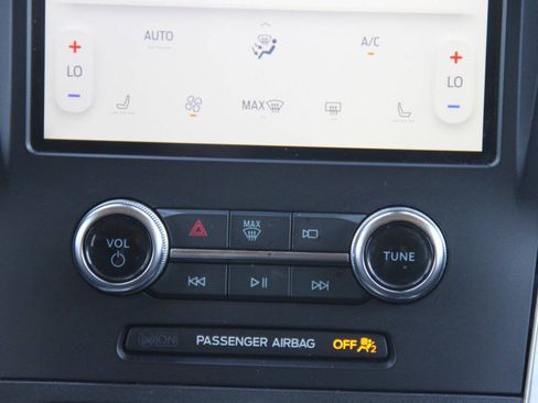 Used 2024 Ford Edge SEL AWD/4WD image 17