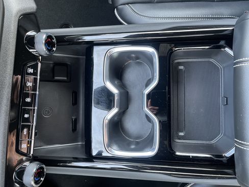 Used 2025 Chevrolet Silverado EV LT image 34