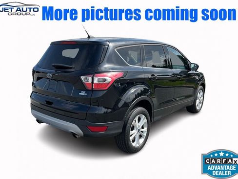 Used 2017 Ford Escape SE image 2