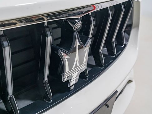 Used 2024 Maserati Levante GT Ultima image 35