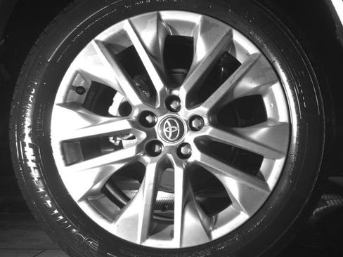 Used 2025 Toyota RAV4 XLE AWD/4WD image 15
