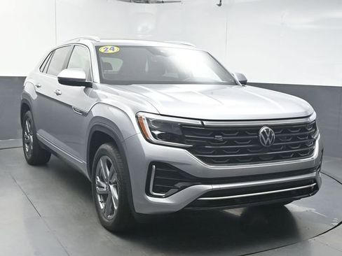 Used 2024 Volkswagen Atlas Cross Sport SEL R-Line AWD/4WD image 2