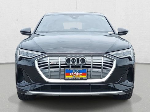 Certified 2022 Audi e-tron Prestige w/ Prestige Package AWD/4WD image 2