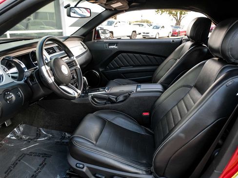 Used 2013 Ford Mustang Premium image 4