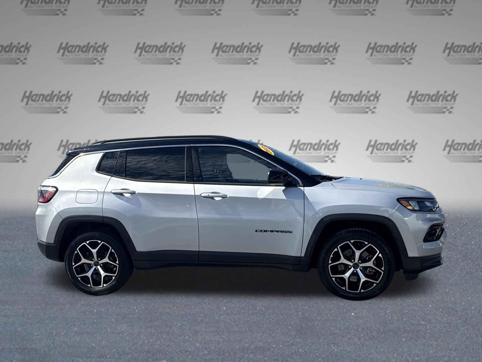 Used 2025 Jeep Compass Limited AWD/4WD image 11