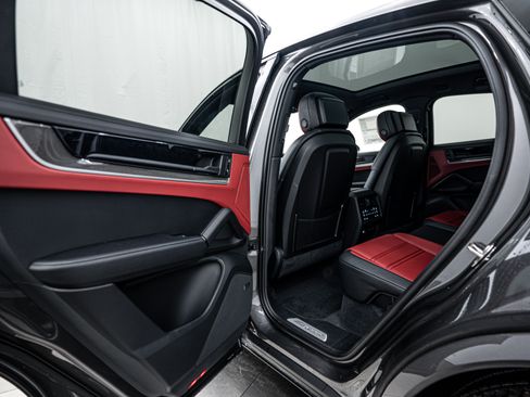 New 2026 Porsche Cayenne S image 23