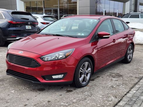 Used 2017 Ford Focus SE image 2