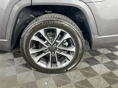 New 2025 Jeep Grand Cherokee L Overland w/ Luxury Tech Group IV image 17