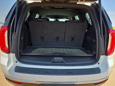Used 2022 GMC Yukon SLT w/ SLT Luxury Package AWD/4WD image 13