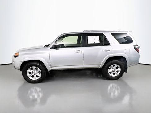 Used 2018 Toyota 4Runner SR5 image 9