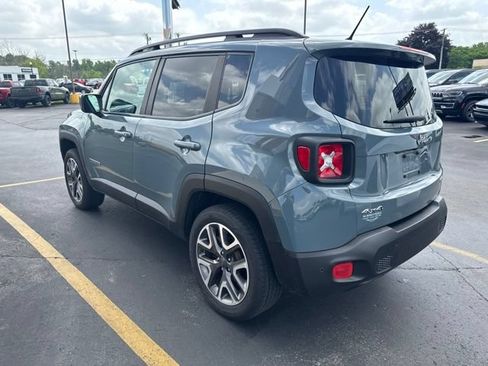 Used 2017 Jeep Renegade Latitude w/ Advanced Technology Group AWD/4WD image 7