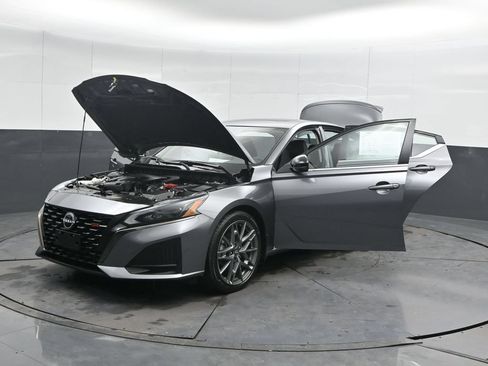 Used 2023 Nissan Altima 2.0 SR FWD image 48