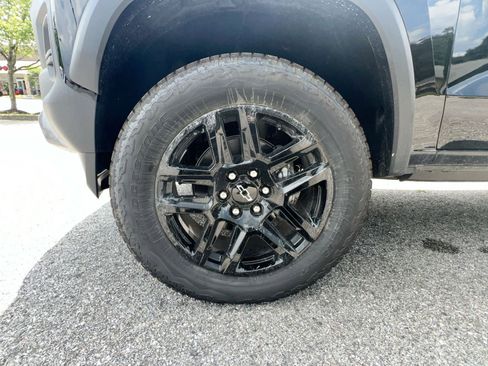 New 2025 Chevrolet Colorado Trail Boss w/ Midnight Edition image 11