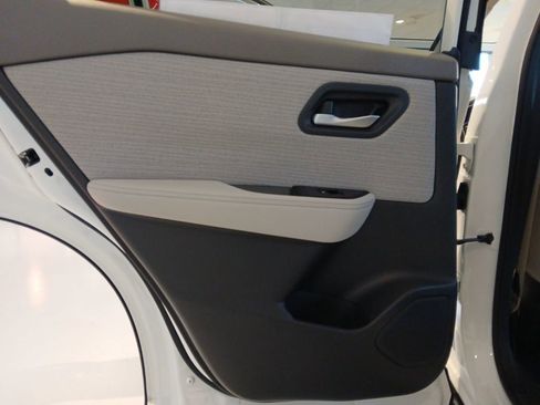 Used 2023 Nissan Rogue SV image 26