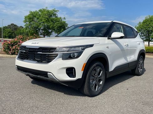 New 2026 Kia Seltos LX FWD image 3
