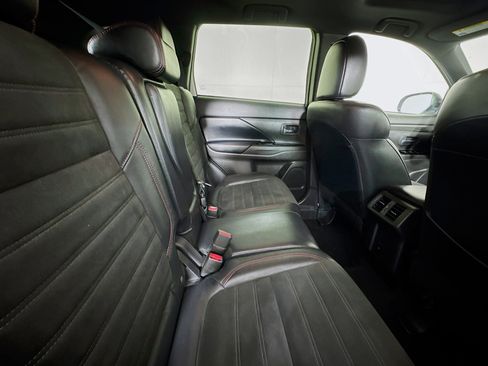 Used 2020 Mitsubishi Outlander LE image 26