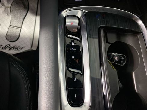 Used 2023 Buick Enclave Essence image 19