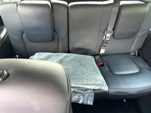 Used 2022 INFINITI QX80 Luxe w/ All-Season Package AWD/4WD image 11